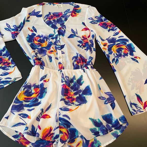 Ladies Mumu romper. Long sleeve. Excellent condition. Size Medium. - Picture 4 of 5